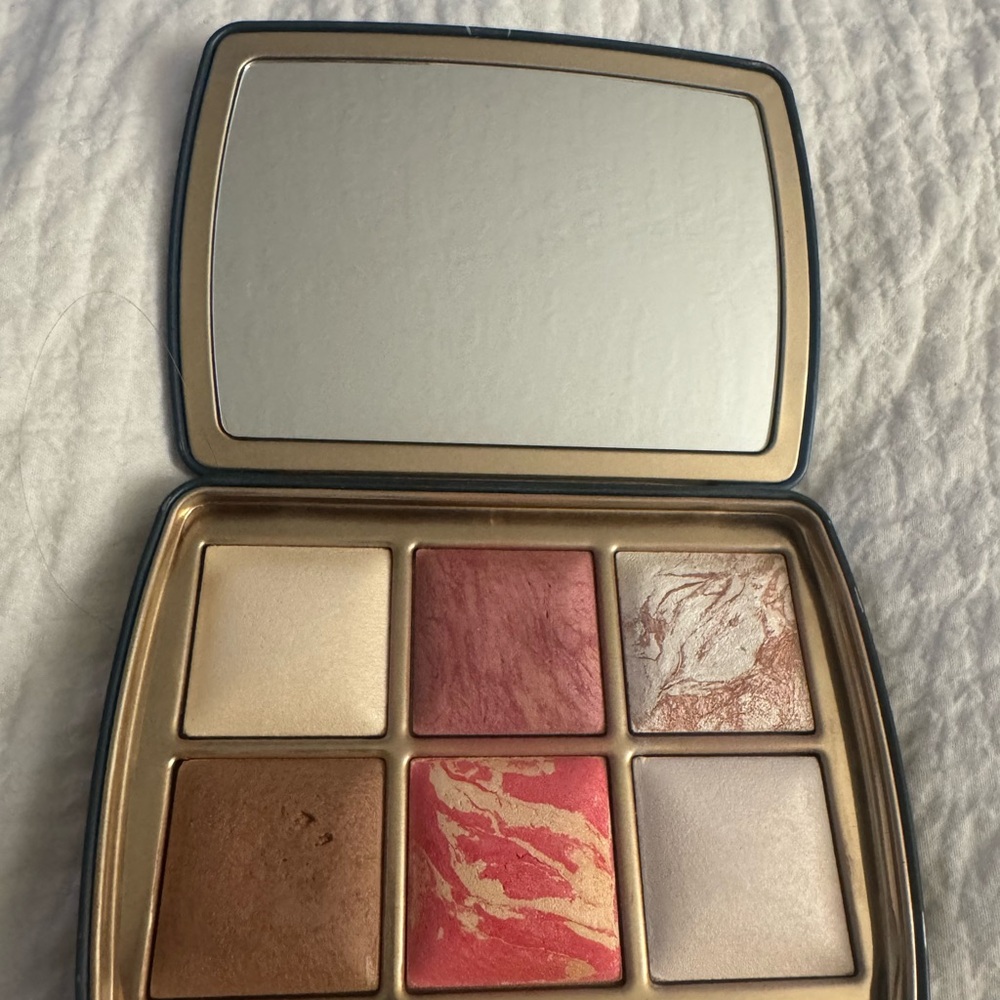 Hourglass ambient lighting jellyfish palette